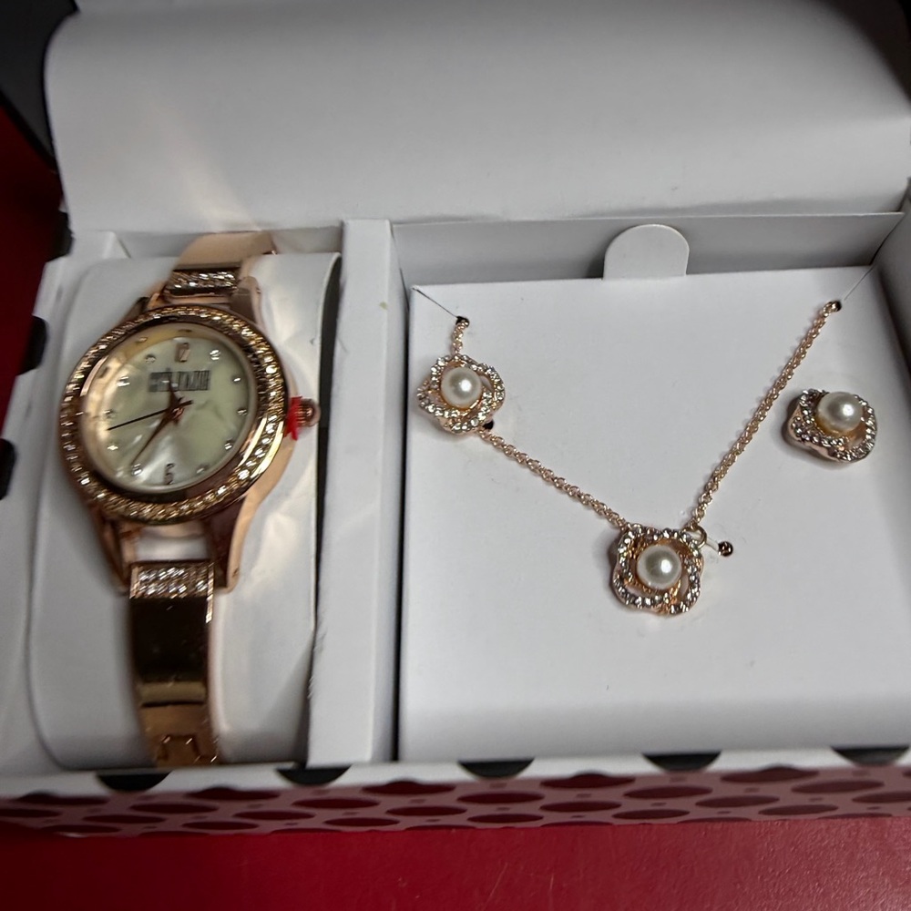 Luxurious Gold Watch and Jewelry Set